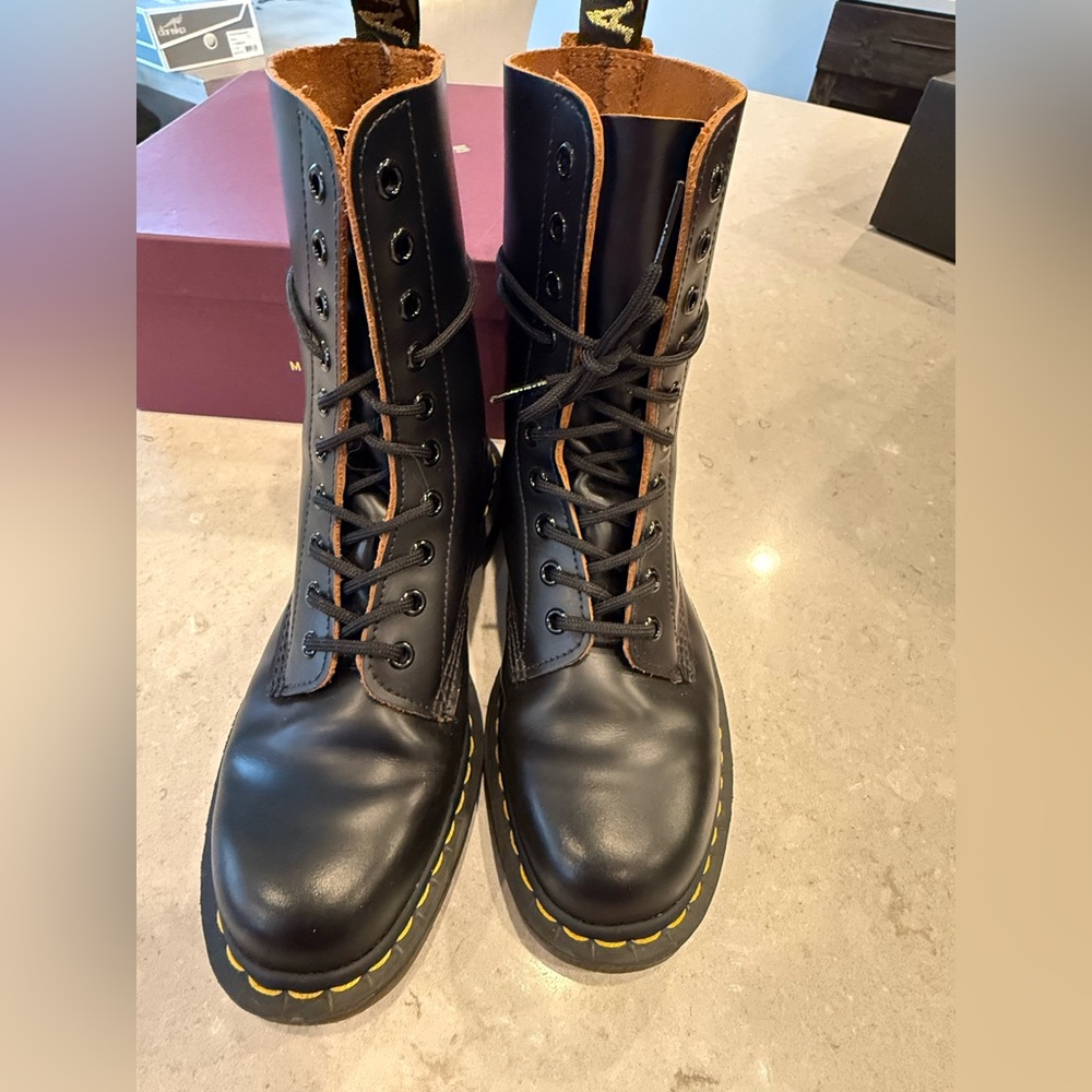Made in England, 1490  leather Dr. Martens